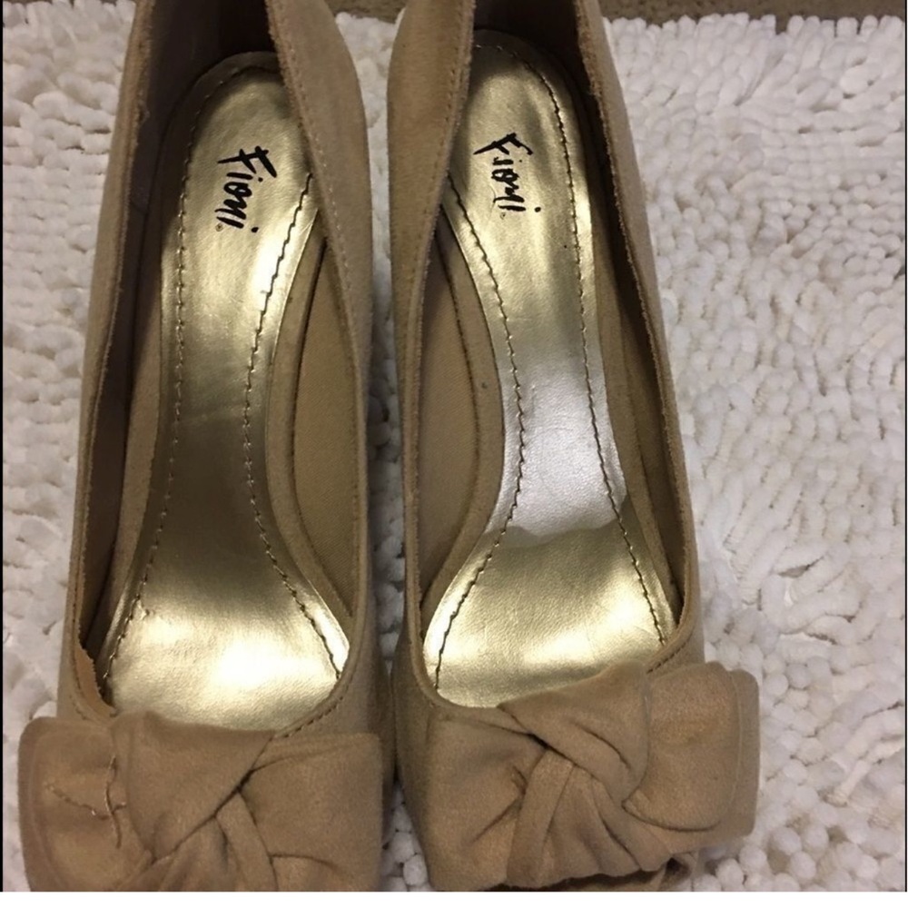 FIONI Clothing Tan Heels - Picture 3 of 8